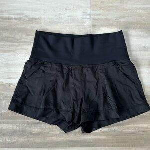 lululemon Athletica Rare Vintage Shorts, size 4 *super soft*